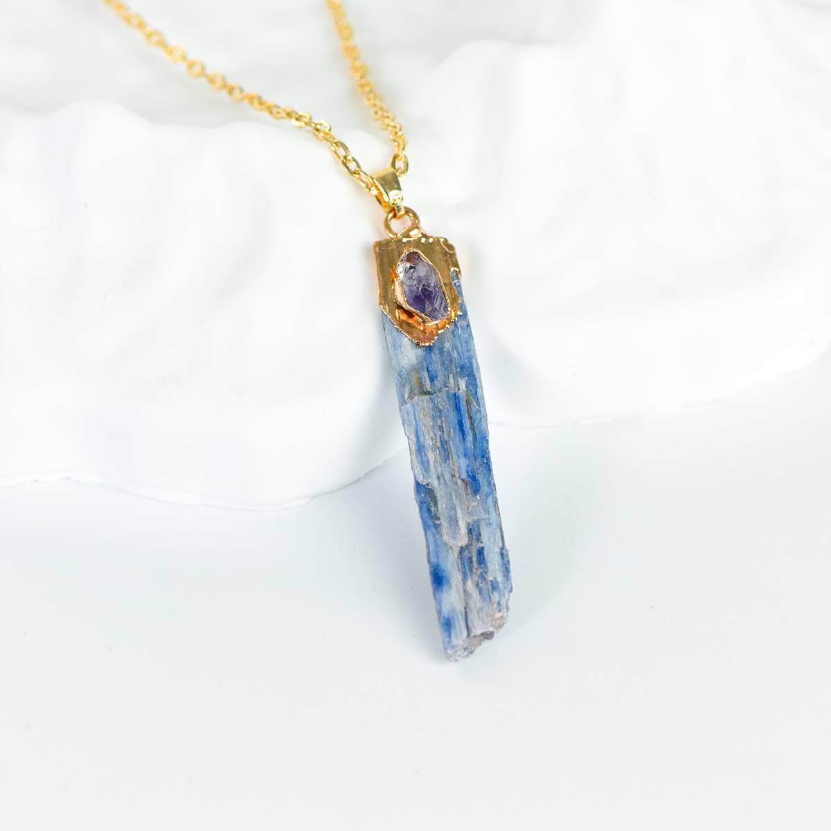 "Sleeping Starry Sky and Flowing Moonlight: The Gilded Awakening of a Blue Crystal Rough Stone"