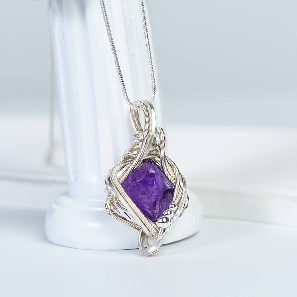 A Glance for a Thousand Years · The Enchanting Love of Natural Raw Stones