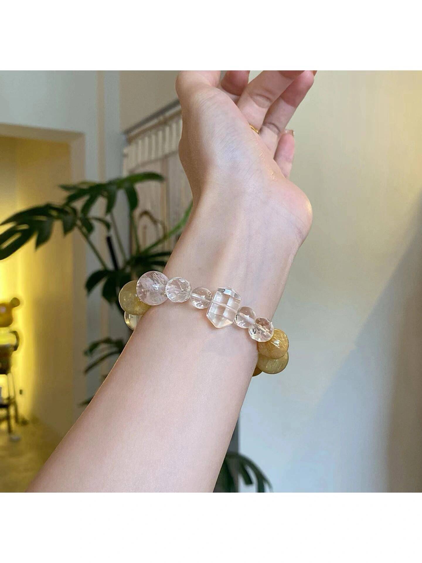 【 Crystal Design 】 Natural Golden Hairpin Double-Pointed White Crystal Bracelet: Flowing Golden River of Light