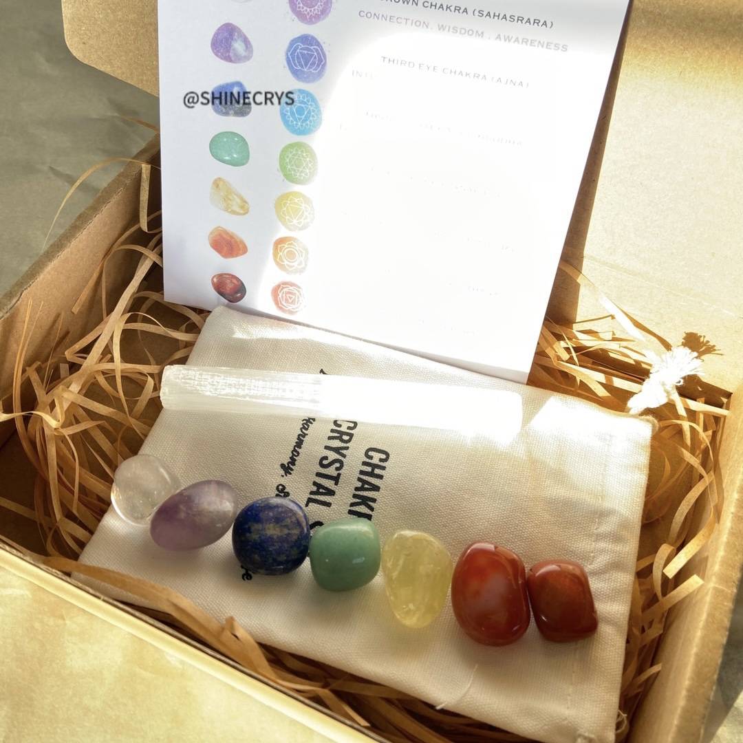 Activate the Life Energy Field! Classic Seven Chakra Healing Stone Set · One Set Awakens the Self-healing power of the Body and Mind -- Contains 7 chakra natural crystal stones + gypsum energy bars + customized interpretation cards + sacred storage bags