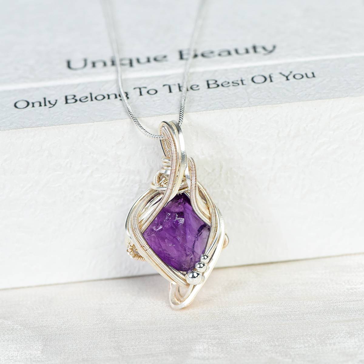 A Glance for a Thousand Years · The Enchanting Love of Natural Raw Stones