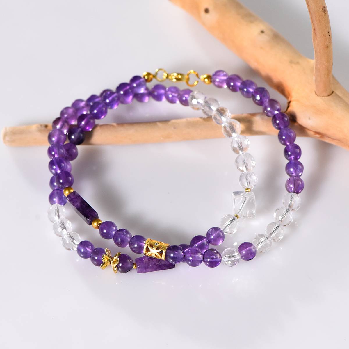Crystal Key Secret Realm · Sugar Facets Collarbone Chain: The Spiritual Prism of Amethyst, the Pure Light Scale of White Crystal