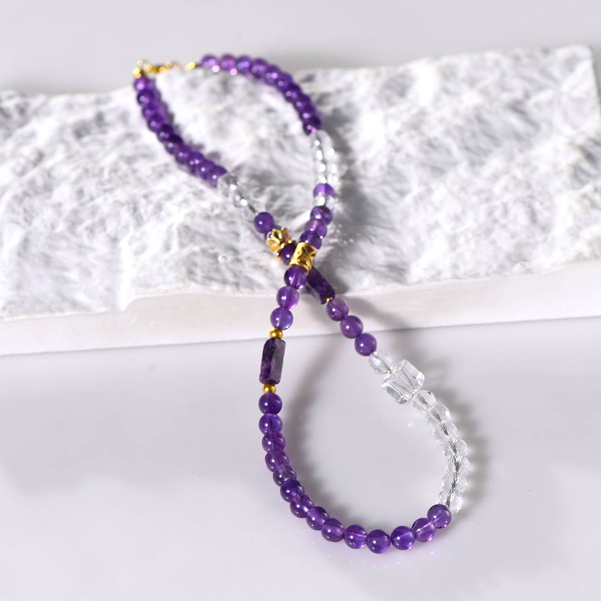 Crystal Key Secret Realm · Sugar Facets Collarbone Chain: The Spiritual Prism of Amethyst, the Pure Light Scale of White Crystal