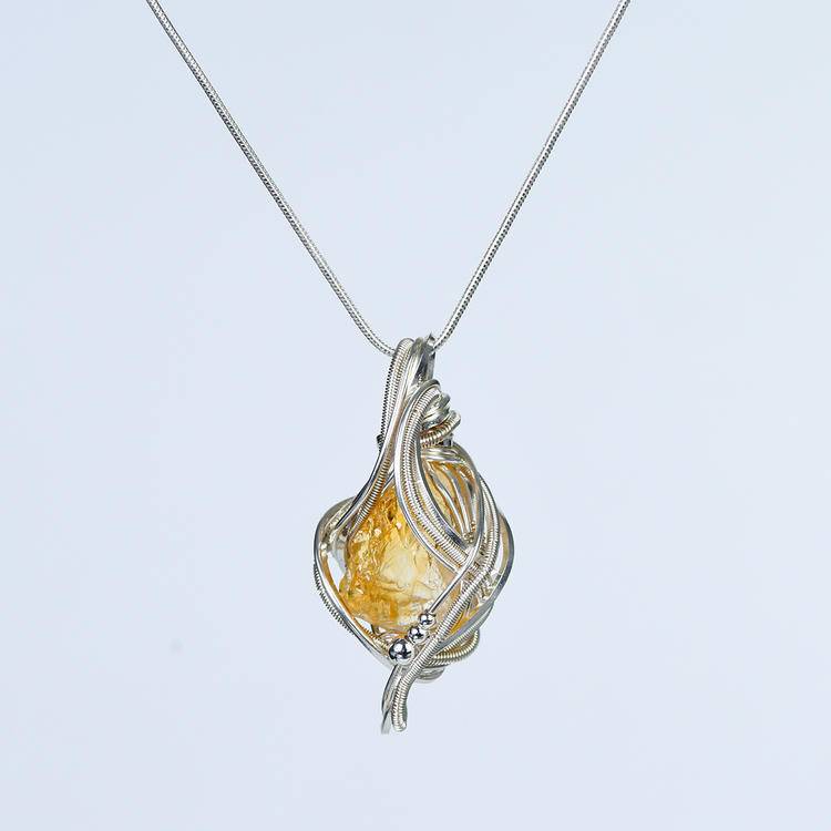 A Glance for a Thousand Years · The Enchanting Love of Natural Raw Stones