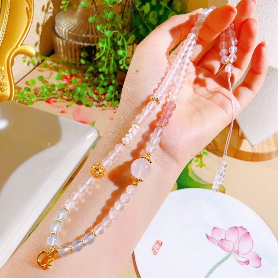 Honey Island Roaming · Rose Crystal Energy Garden Necklace: The tenderness of rose crystal, the sweetness of strawberry crystal, the luster of pearl, and the tranquility of aquamarine