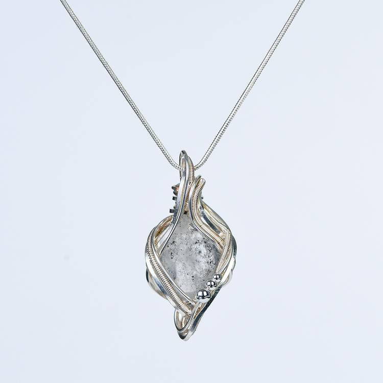 A Glance for a Thousand Years · The Enchanting Love of Natural Raw Stones