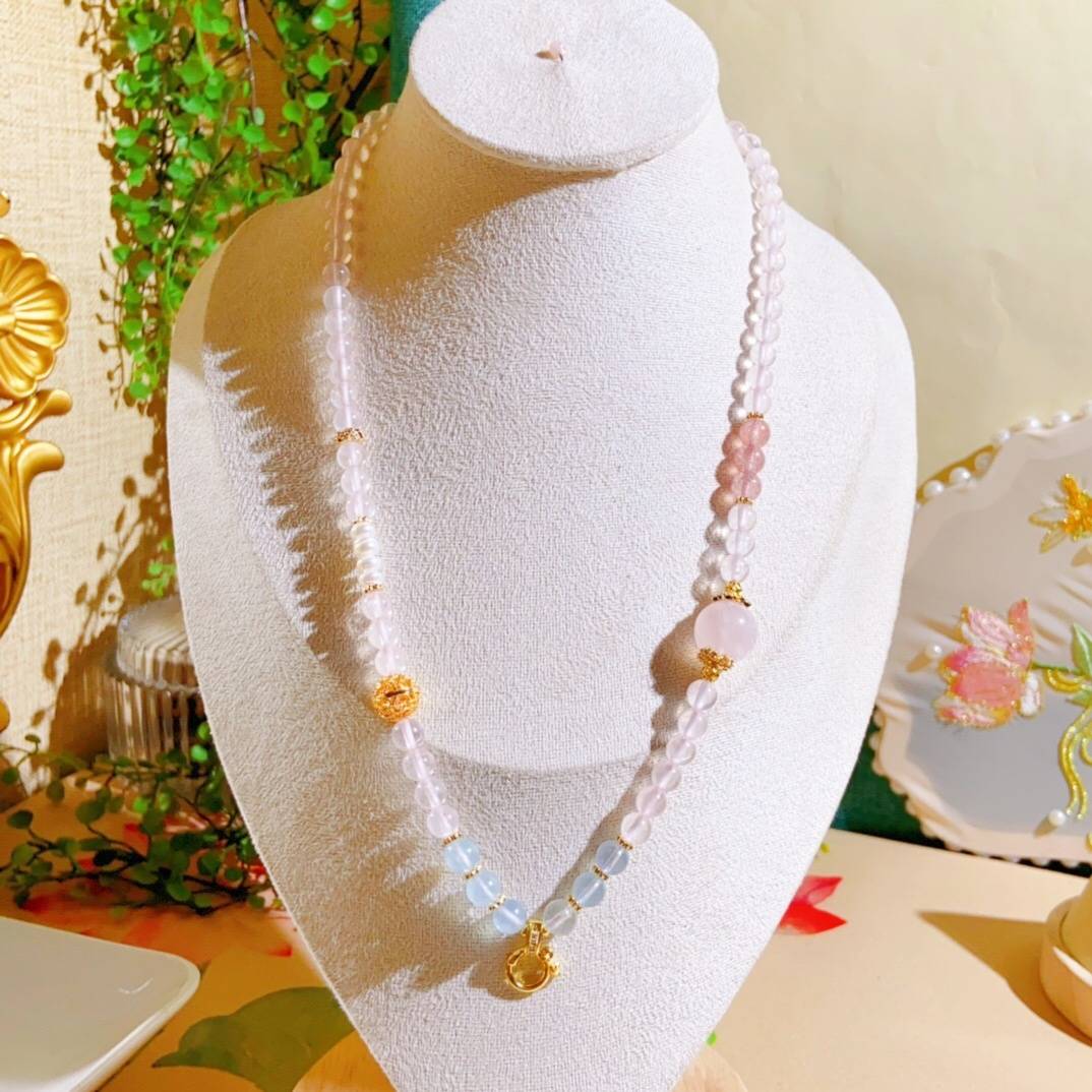 Honey Island Roaming · Rose Crystal Energy Garden Necklace: The tenderness of rose crystal, the sweetness of strawberry crystal, the luster of pearl, and the tranquility of aquamarine