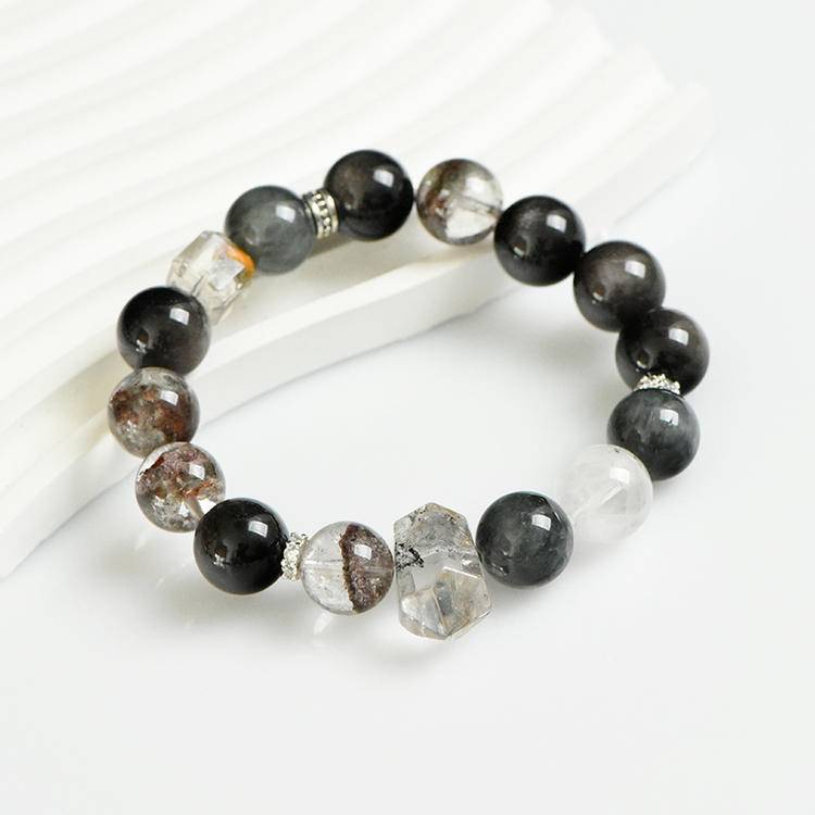 "Black Gold prison locks the four seasons, Super Double spikes Pierce through the dimensions of time and space.