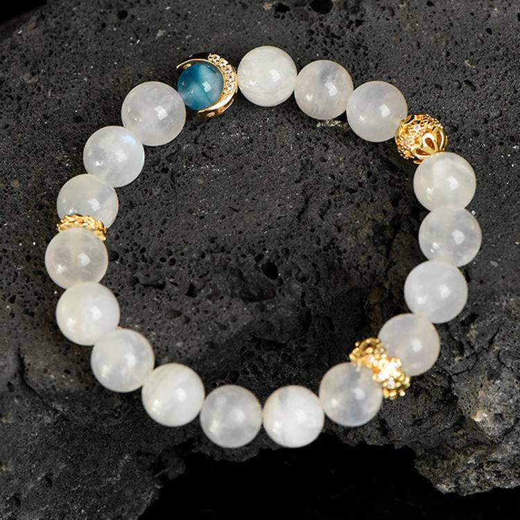 "Poem of the Sea and Moon" Blue Moonlight Aquamarine bracelet: Stars and tides Condensed on the wrist